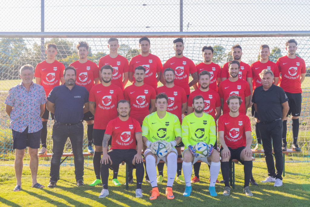 Erste Mannschaft SV Altheim mit Sponsor Schenk & Plomer